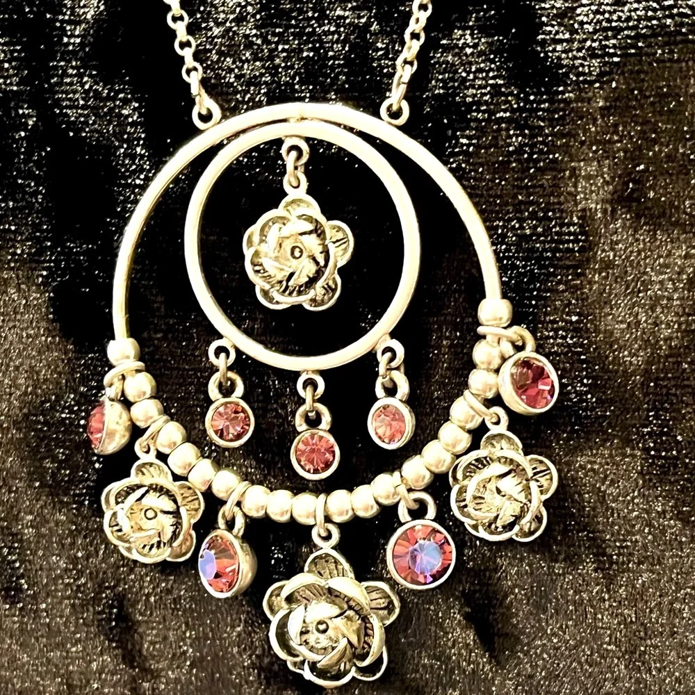 N134- NWT Pilgrim Danish Jewelry Flower Pendant Necklace 27” + 2” extender - Picture 4 of 11